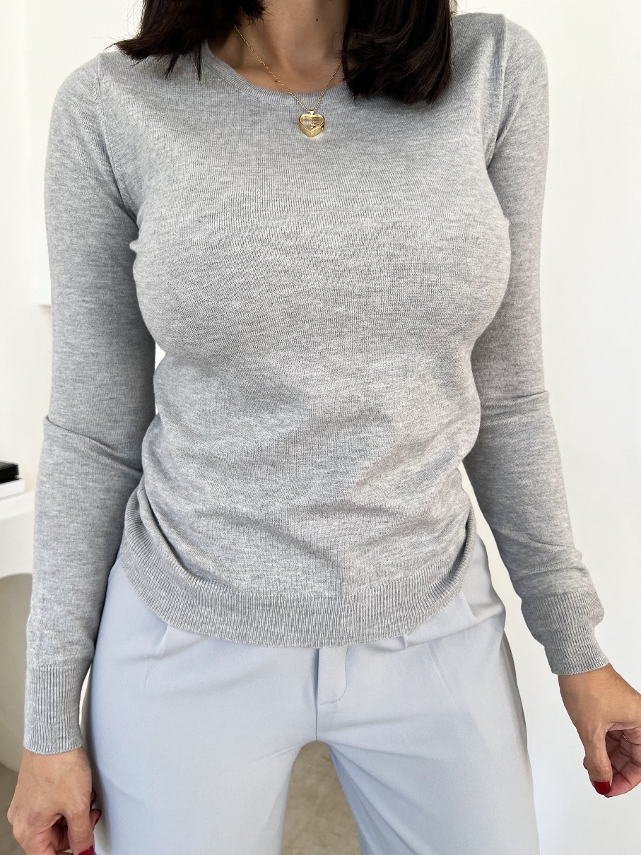 Suéter básico gris
