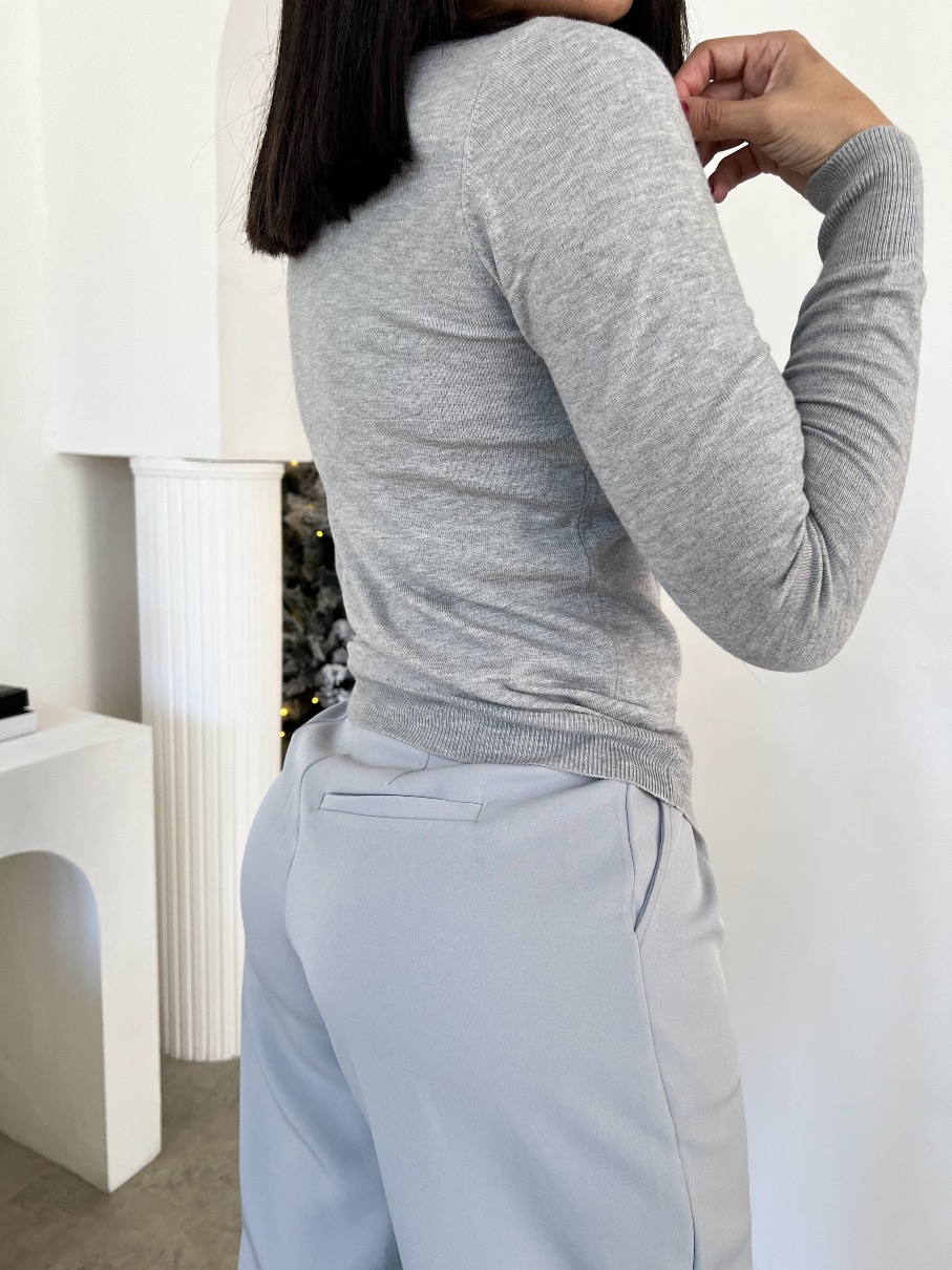Suéter básico gris