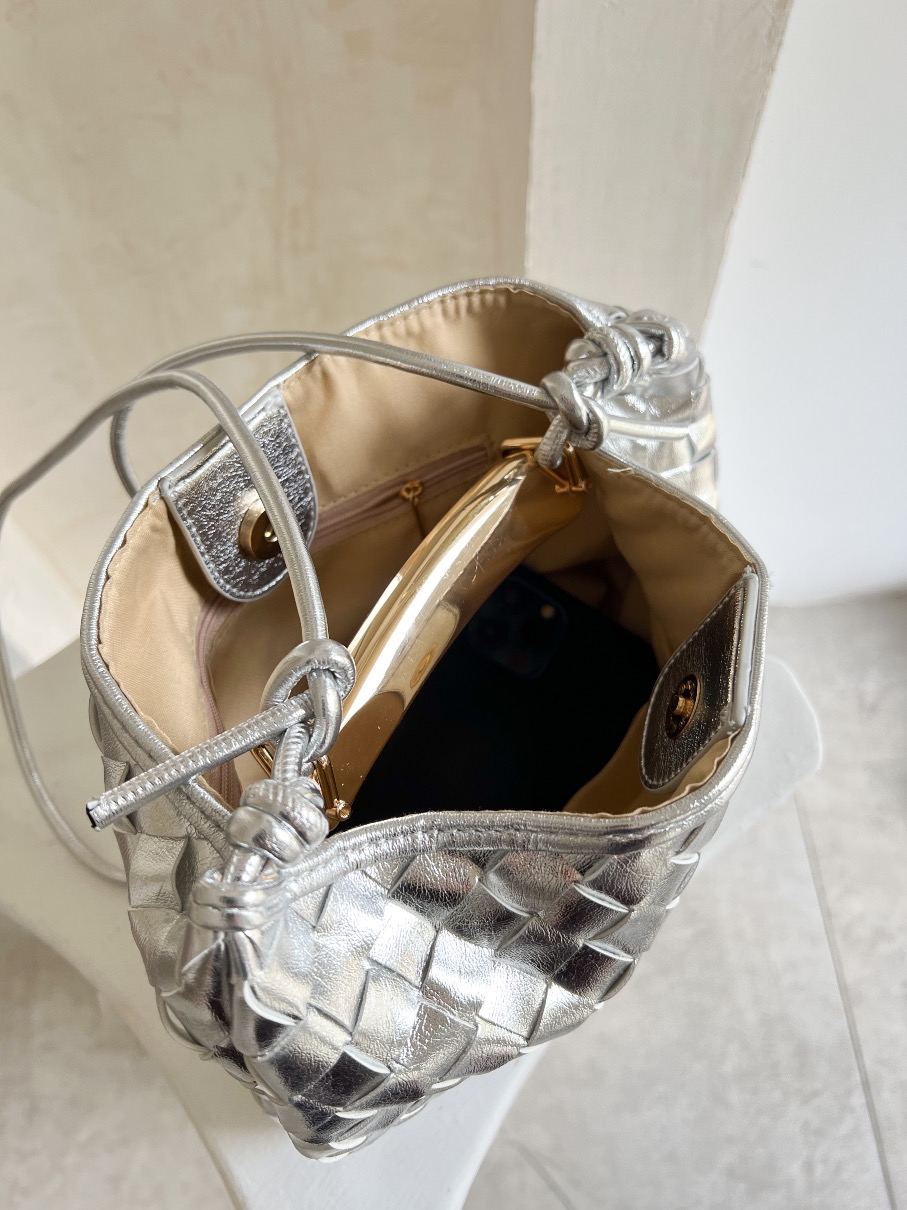 Cartera silver asa dorada CQ1