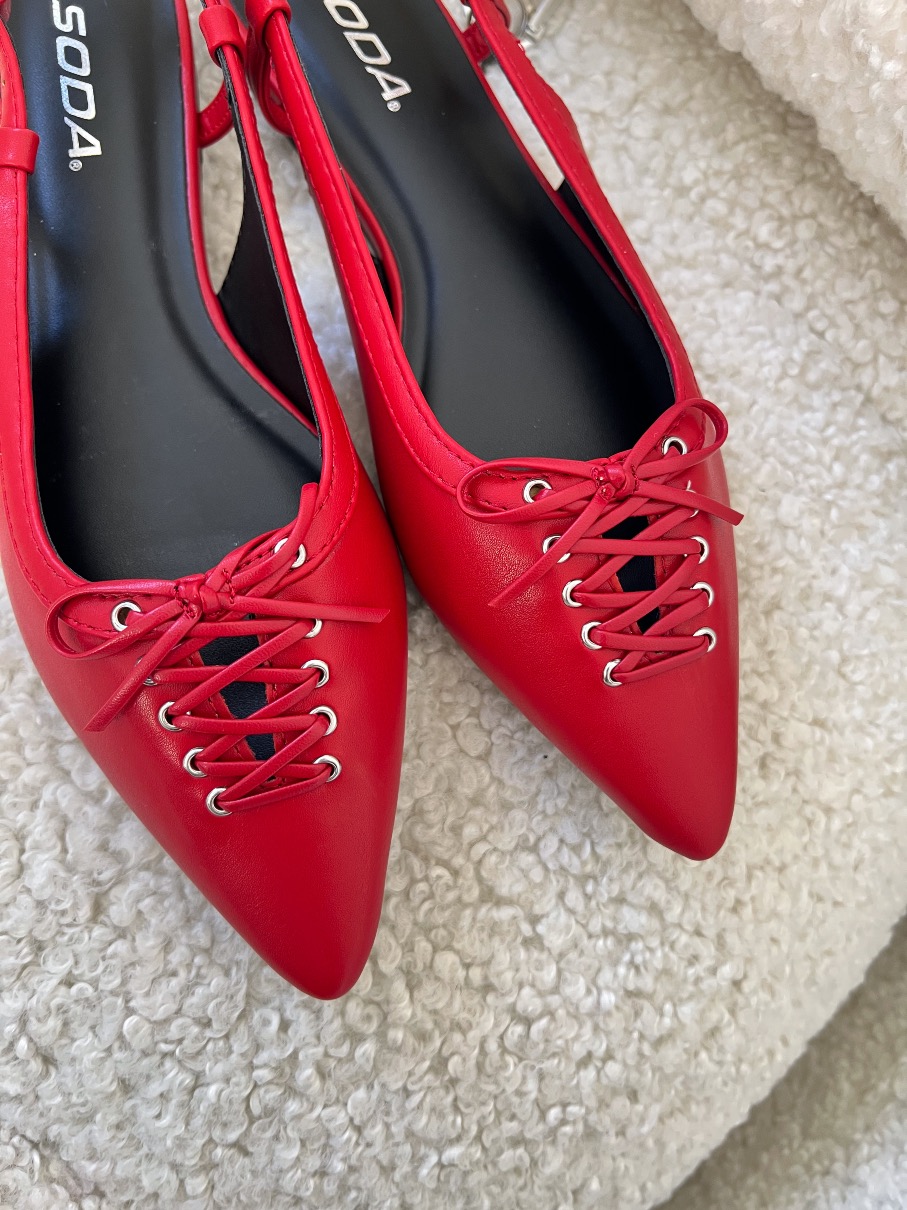 Zapatillas rojo detalle trenzado Scarlett