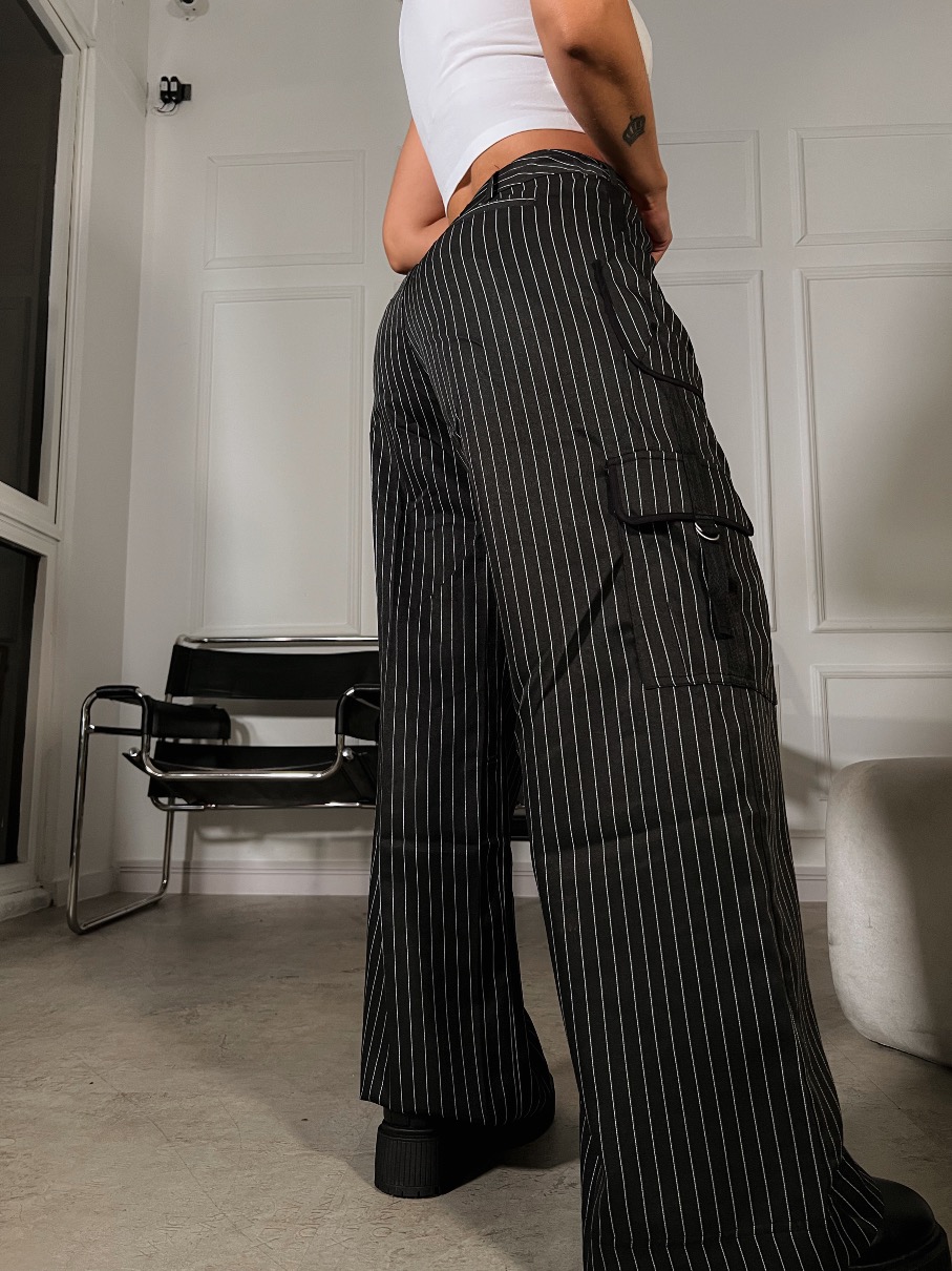 Pantalón cargo negro rayas Valeria