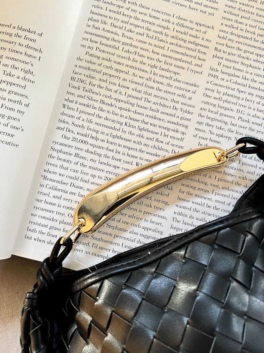 Cartera Negra asa dorada