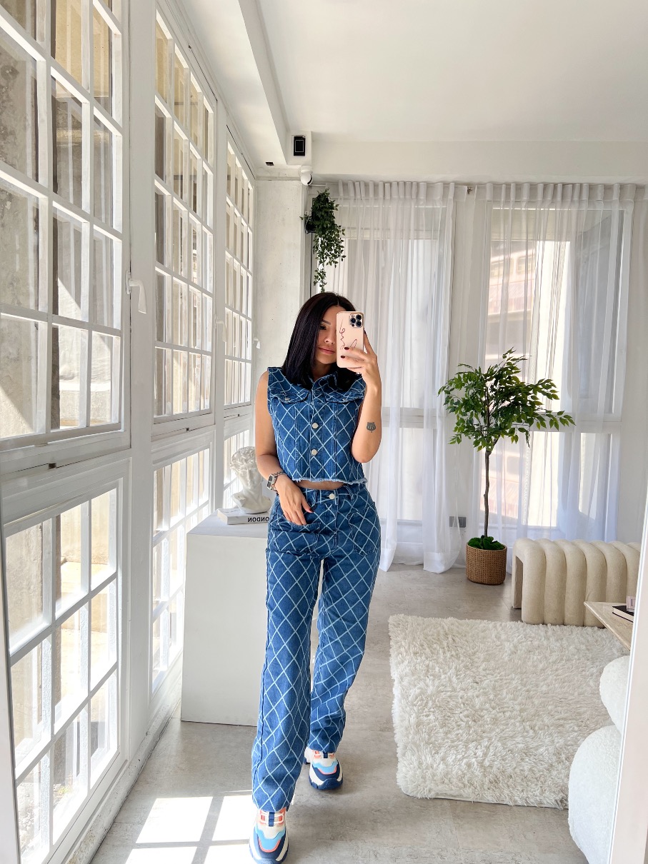 Conjunto 90’s Chaleco y Jean Straight Lovela