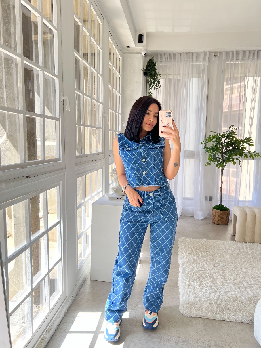 Conjunto 90’s Chaleco y Jean Straight Lovela