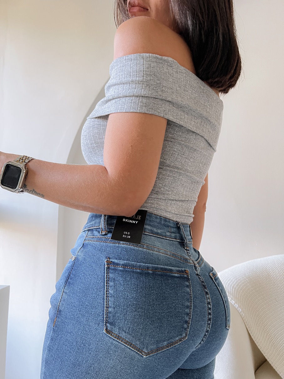 Blusa gris strapless Layla