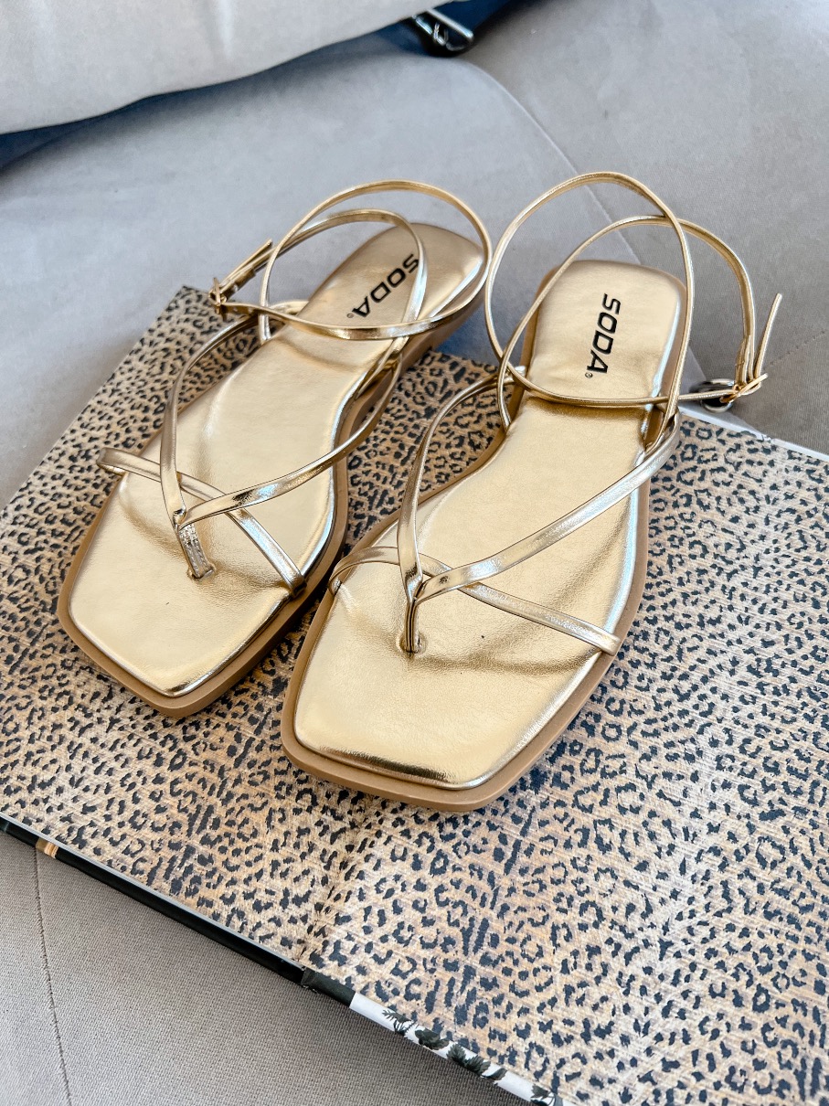 Sandalias flat doradas Carol