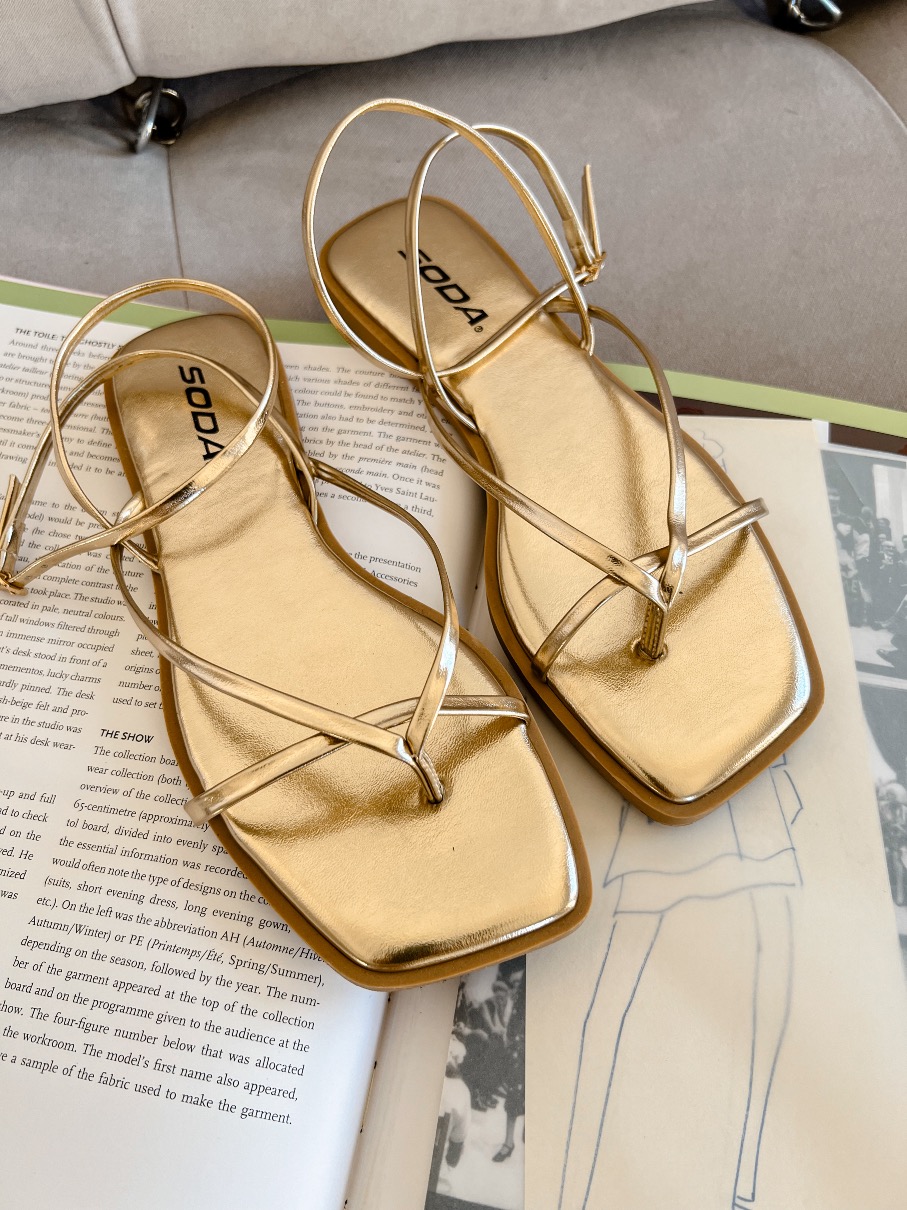 Sandalias flat doradas Carol