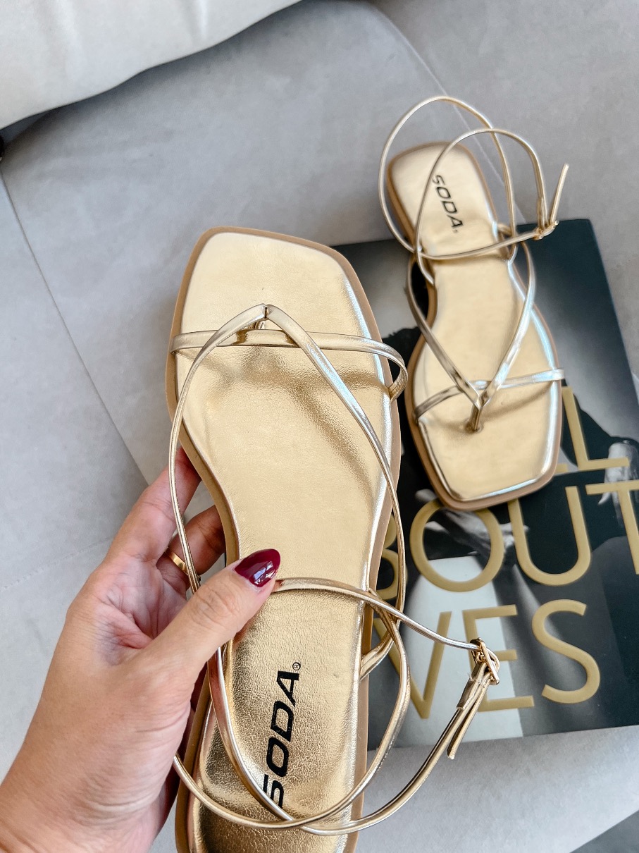 Sandalias flat doradas Carol